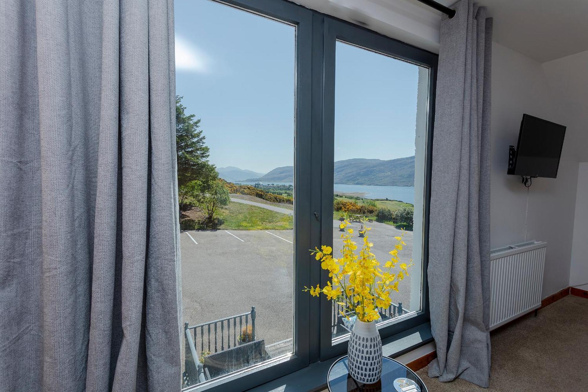 Lochbroom Lodge Уллапул Экстерьер фото