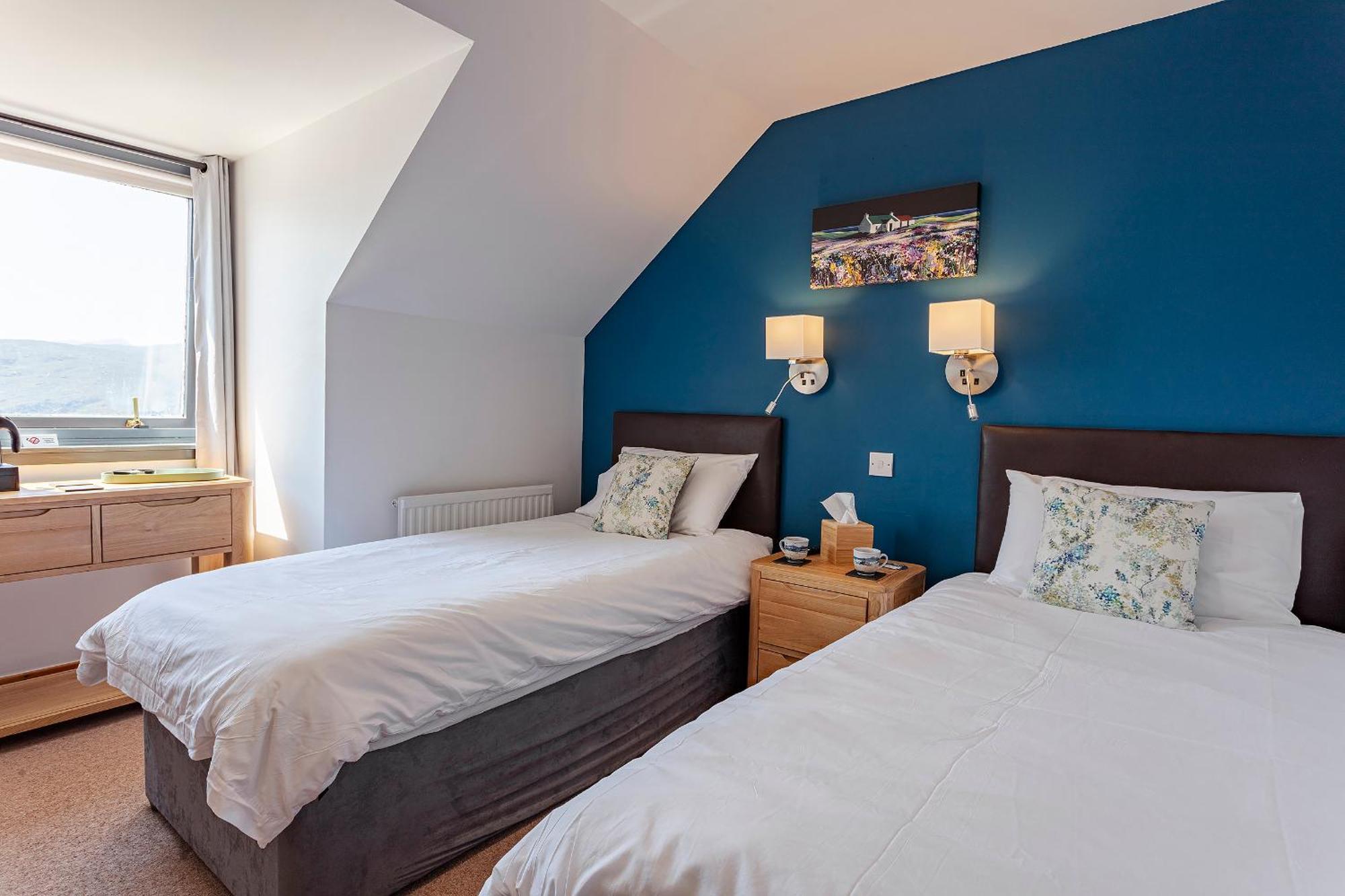 Lochbroom Lodge Уллапул Экстерьер фото